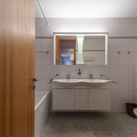 アパート Chesa Crush 2 -